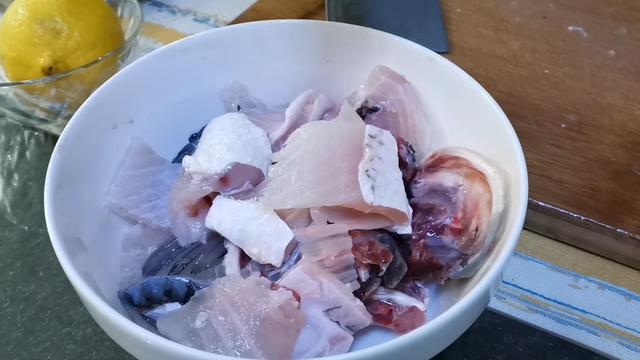 美食制作柠檬鱼，比清蒸鲈鱼还好吃的柠檬鱼
