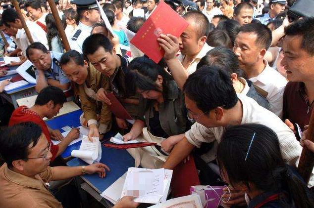 科员级别晋升表，各级别公务员晋升年龄表（公务员法规定科员几年可以晋升）