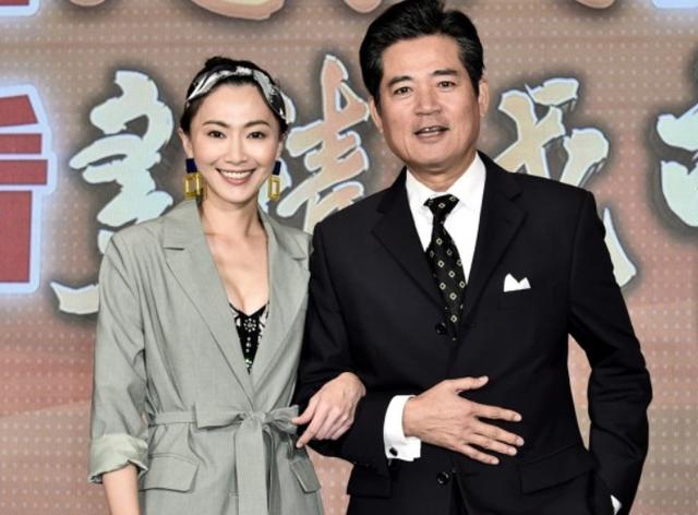 66岁老戏骨萧大陆被曝登记结婚，侯怡君身高（相差23岁被指“父女恋”）