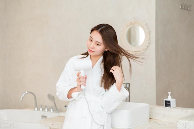 干性发质吃什么补得快，这些东西也会损伤发质