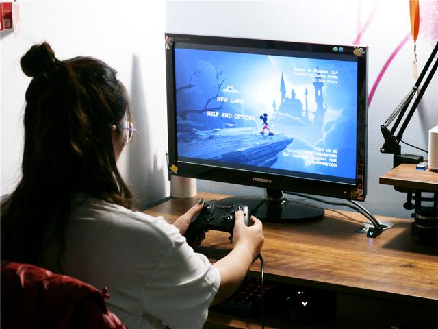 北通斯巴达2无线手柄充电口，北通斯巴达2游戏手柄电脑手机游戏全兼容