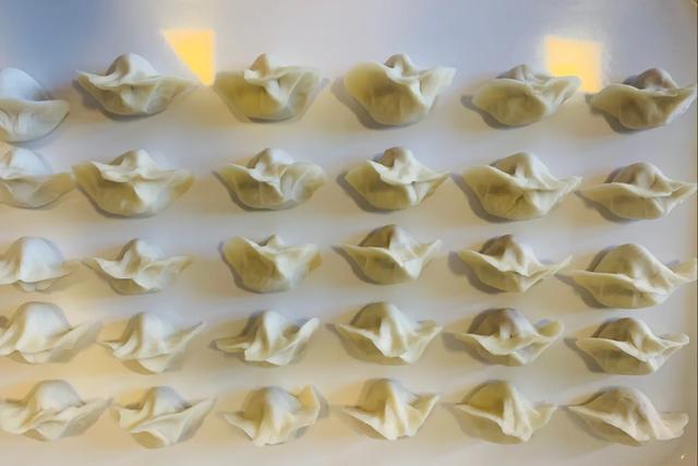 饺子馅怎么调才好吃，正宗饺子馅怎么调最好吃（饺子馆的馅料真正调制顺序是怎样的）