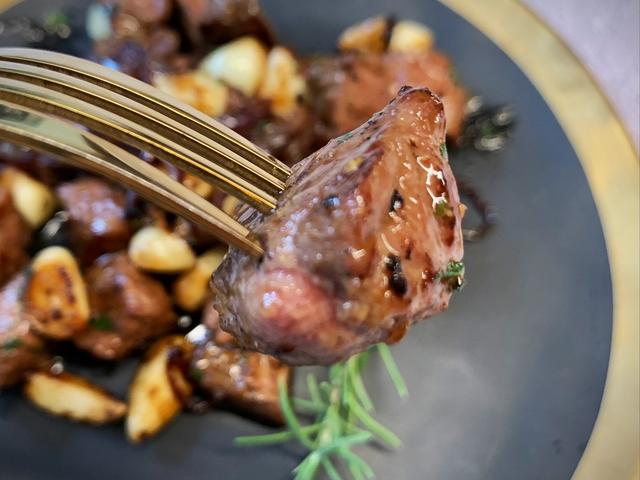 黑椒金蒜牛肉粒，金蒜牛肉粒比补药营养