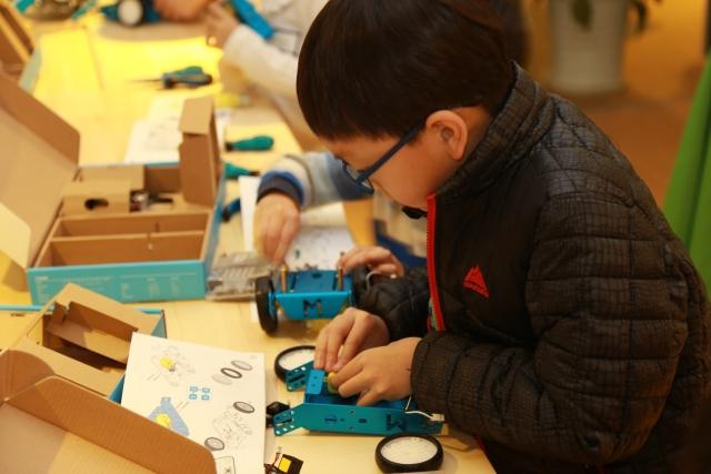 如何培养孩子右脑思维，引领右脑教你如何培养孩子的创造性思维