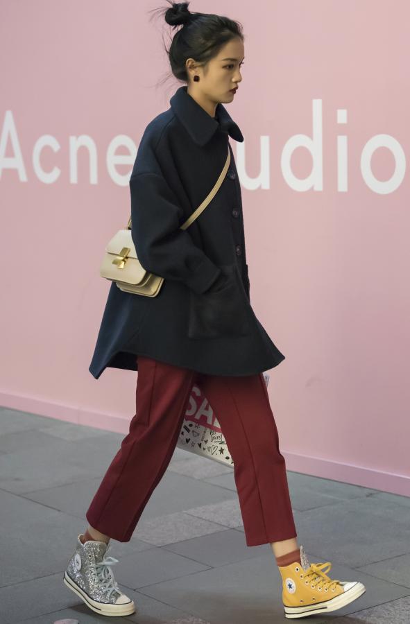 匡威高帮帆布鞋穿法，匡威适合怎么穿