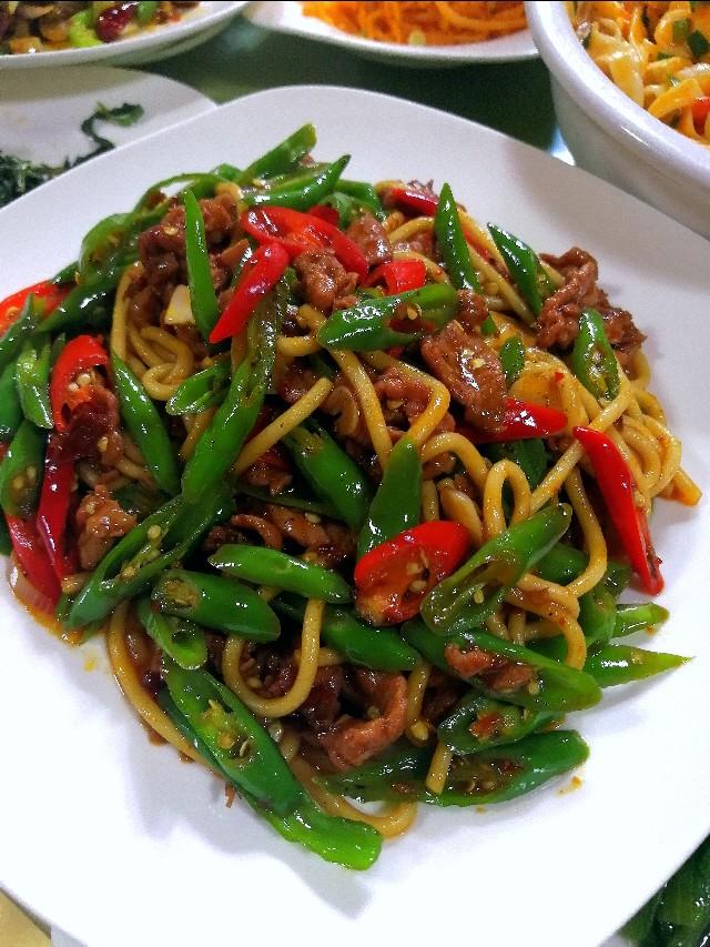 带有一些地方性的特色菜，二十二道特色菜