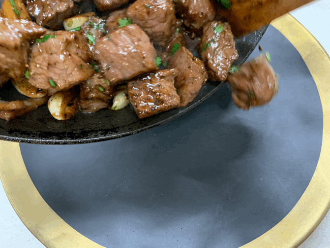 黑椒金蒜牛肉粒，金蒜牛肉粒比补药营养