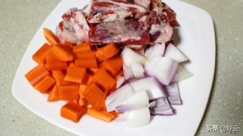 手抓羊肉饭的做法，手抓羊肉饭各种做法（电饭煲就能做的手抓羊肉饭）