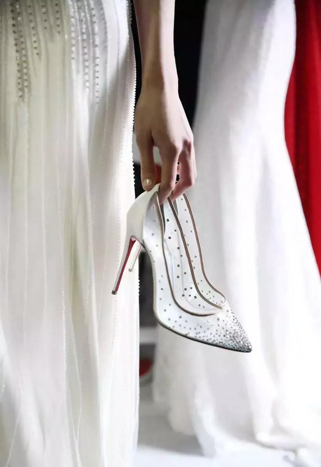 女婚鞋什么牌子好，备婚狂们疯狂加购的婚鞋都在这儿了