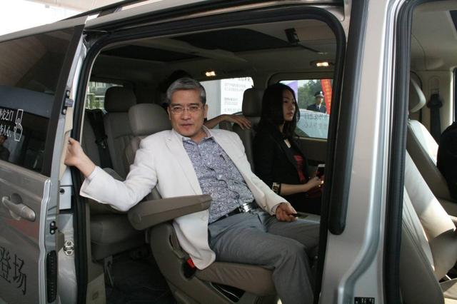 男人没钱没权之前，老公以权谋私强占房产（男人没钱没权长得丑不可怕）
