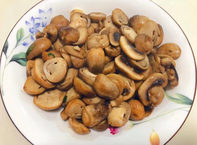 草菇怎么做比较鲜美，草菇5种最好吃的做法