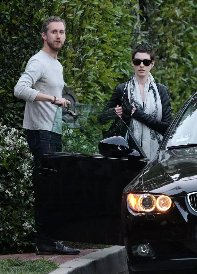 安妮海瑟薇老公，安妮海瑟薇为什么嫁给她的老公