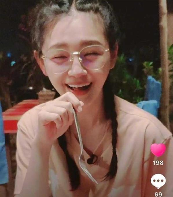 汪小菲今年几岁了，汪小菲聚餐寸头造型显苍老