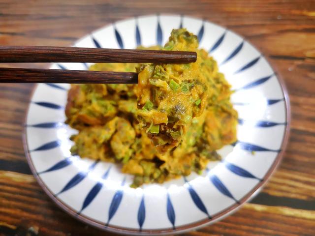 香椿芽如何炒鸡蛋好吃，先焯水还是直接炒