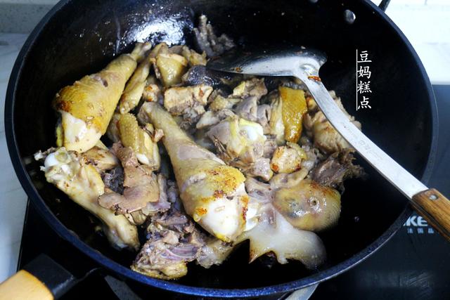 炒鸡肉怎么炒好吃，如何做炒鸡又好吃又简单（鸡肉鲜嫩入味不发柴）