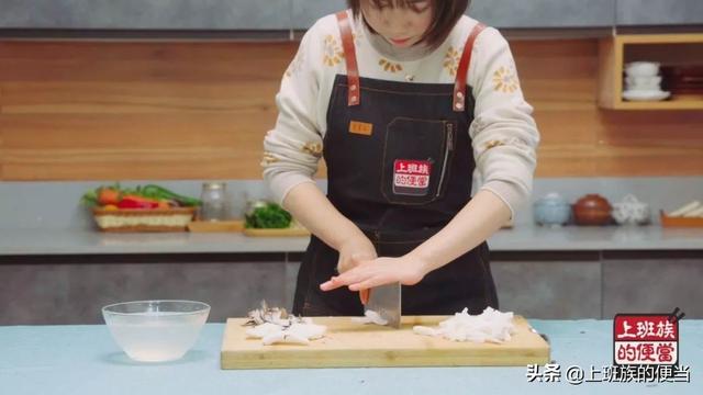 海南椰子鸡怎么炖，海南人这样炖鸡太清甜了