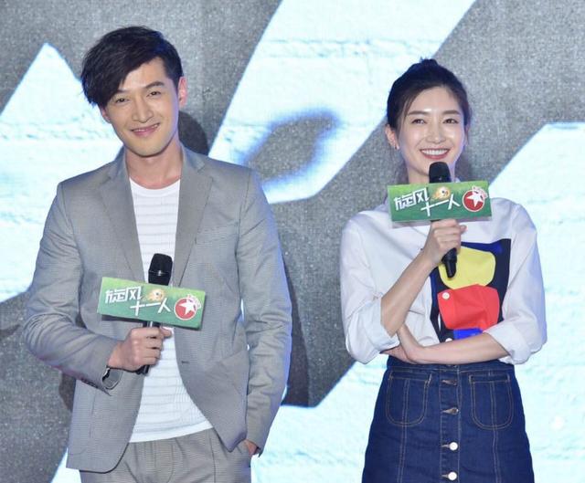 江疏影跟胡歌合照素颜，三十而已江疏影坎坷感情史