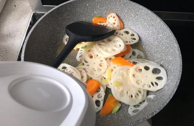 藕片怎么炒才好吃，莲藕如何炒才脆嫩