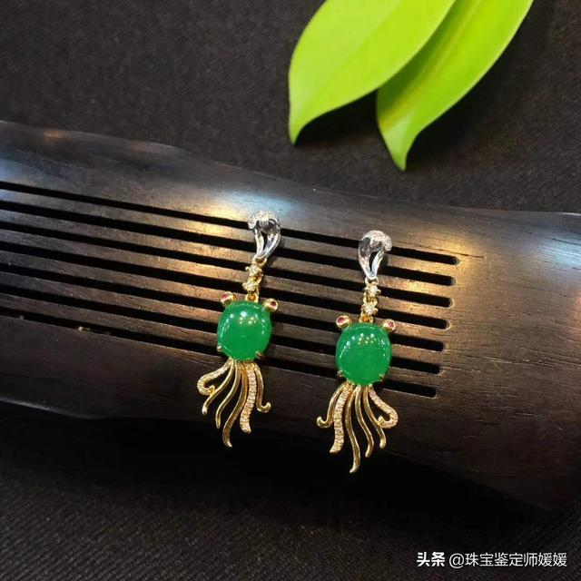 耳朵小适合戴什么款式的耳钉，你的耳朵应该选择什么样的耳环