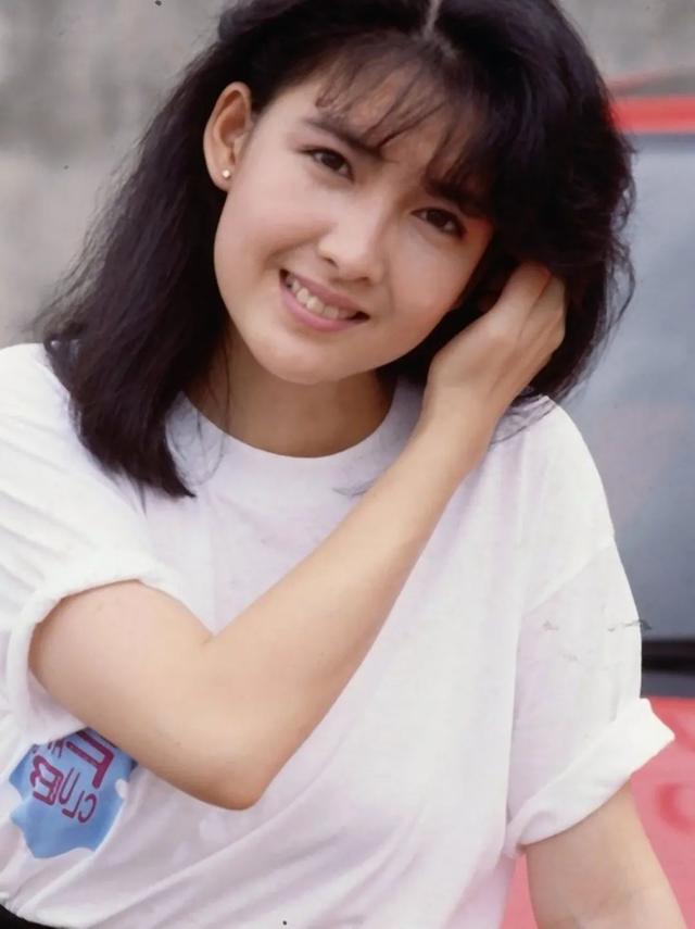 黄子华周慧敏电影，周慧敏香港流行乐坛玉女掌门人（68岁TVB一代神隐22年终出山拍戏）