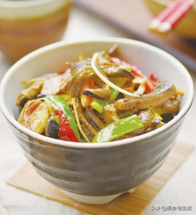 用蒜子来烧黄鳝，蒜烧黄鳝