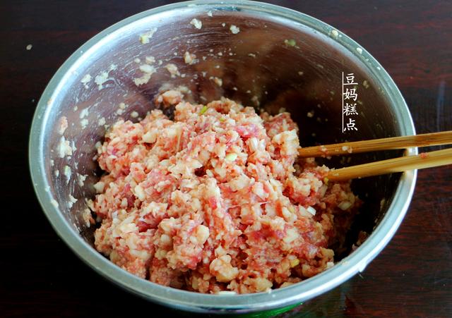 年夜飯，這道蒸菜我家必做，一卷一蒸太香了，孩子愛吃，寓意好 熱愛美食 第7张