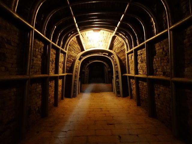 武威雷台汉墓穹窿顶，马踏飞燕横空出世