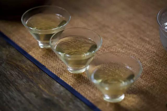 与其赶着人挤人，与亲朋好友奔赴一场叹茶之约