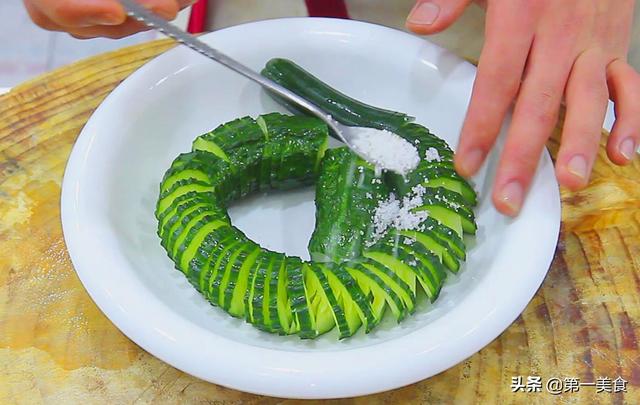 凉拌黄瓜的做法，凉拌黄瓜你得这样做（凉拌黄瓜的三种做法）