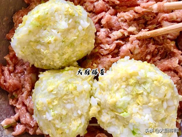 猪肉白菜饺子馅怎么调，白菜猪肉馅水饺怎么调馅最好吃