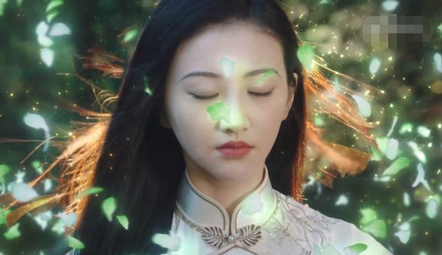司藤张彬彬景甜合体直播，景甜无惧怼脸拍