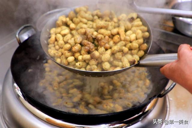 做水煮花生只放盐做错了，水煮五香花生正确做法