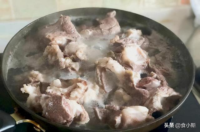 炖羊肉怎么炖比较好吃容易烂，炖羊肉牢记这3点用料