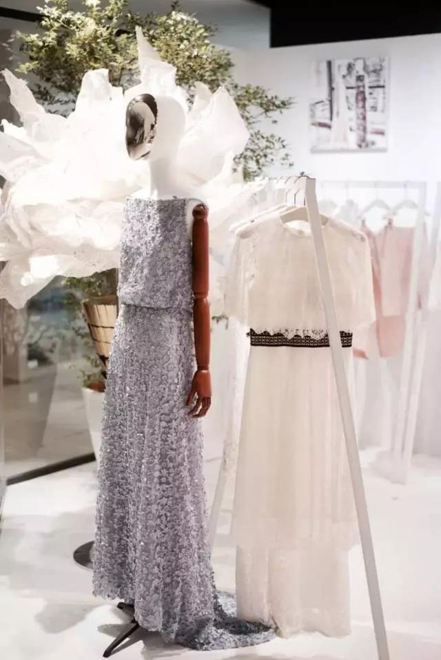 女装店铺完整分析，销售百亿的女装品牌DAZZLE如何从一个温州的小商铺走向上市