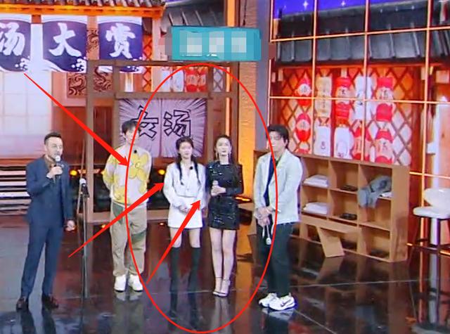 天天向上李沁赵露思穿浴袍，气质差距全在天鹅颈上