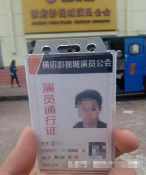 为什么拍戏都要去横店，横店群演为什么那么多（是什么原因让这么多的少年都来横店跑龙套呢）