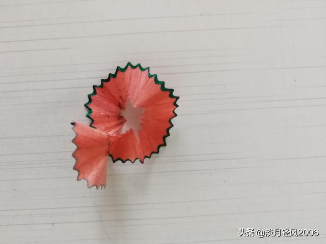 diy手工儿童贴画，带孩子一起用铅笔屑做贴画