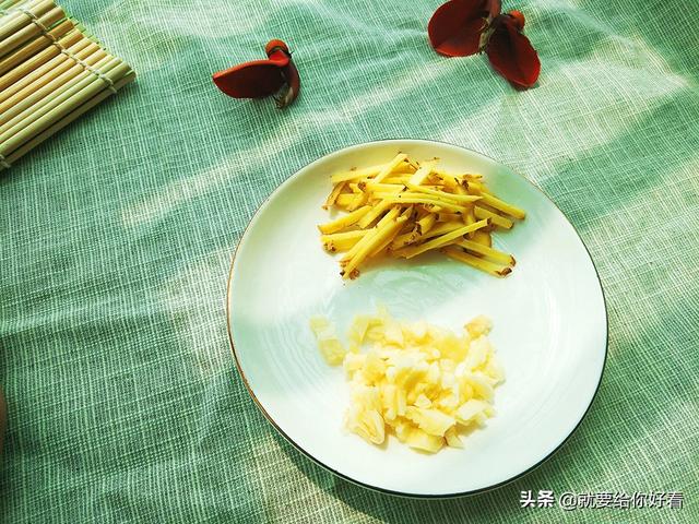在家自己如何炒绿豆芽，家常清炒绿豆芽