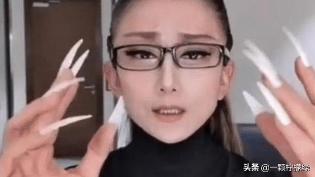 杨丽萍是哪里人，62岁杨丽萍现在哪里生活