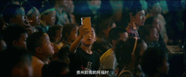 天上掉下个UFO，以我和我的家乡为题800字作文（3米高外星生物在后院溜达）