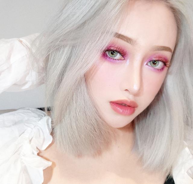 想要让眼妆更精致，眼影的搭配颜色和正确画法