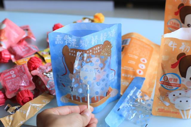 小孩爱吃的各种糖果零食，这6款零食多囤些
