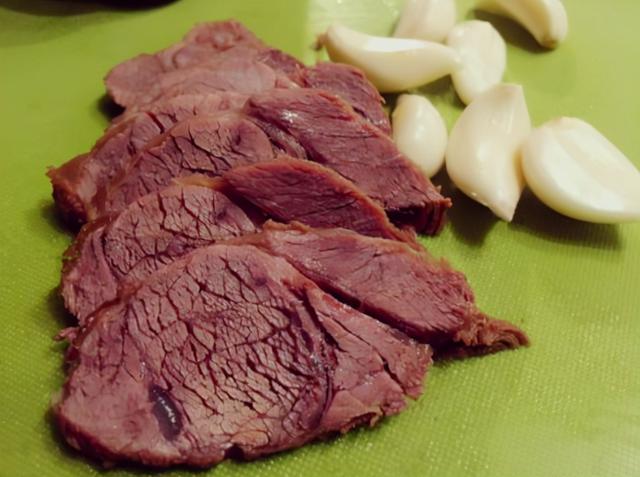 酱牛肉的正确做法，家常酱牛肉的正确方法与配料（这盘酱牛肉，秒杀一切熟食店）