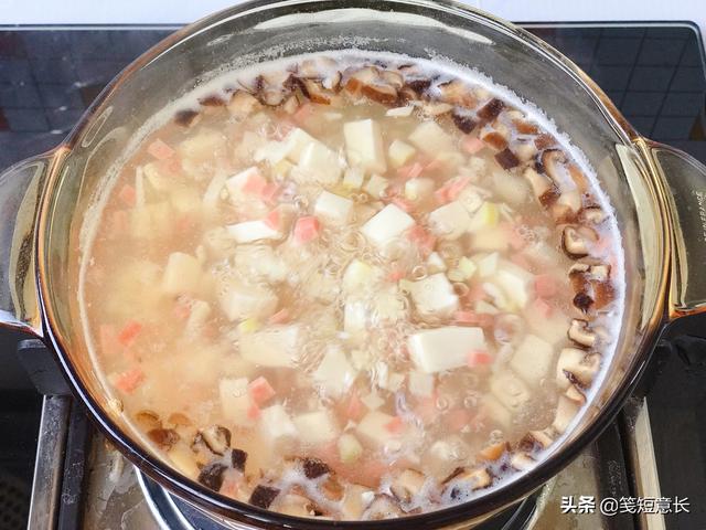 秋天荠菜汤家常做法，吃鱼吃肉不如多喝荠菜汤