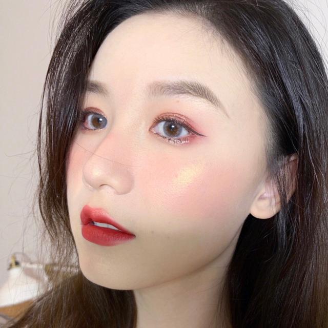 初学者如何正确戴美瞳，新手如何戴美瞳