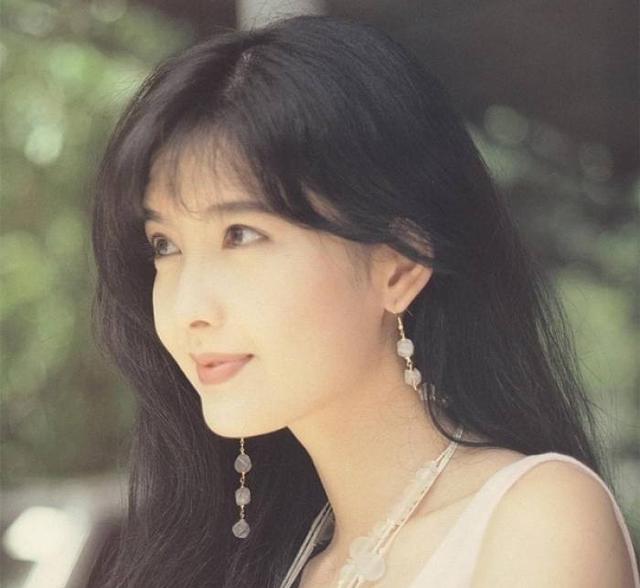 周慧敏经典歌曲，周慧敏最好听的十首歌曲（其实我是歌手出道的）