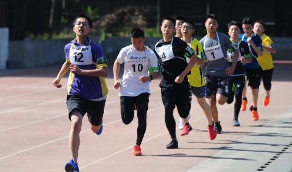 初中男生帅气发型，适合霸气初中男生的发型（适合“学生党”的3款帅气发型）
