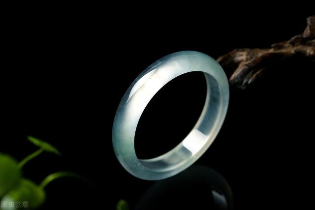 翡翠的种水八个等级哪个好，翡翠种水等级从高到低怎么区分