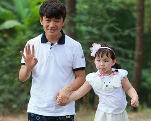 王宝强多少岁了，王宝强的真实来历（素颜出镜似普通路人）