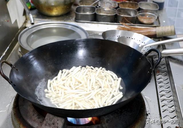 白玉菇的家常做法，家常小炒白玉菇简单好吃又营养